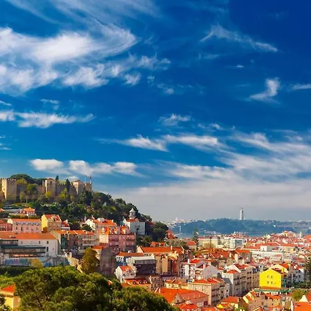 2br At Historical Chiado Apartmán